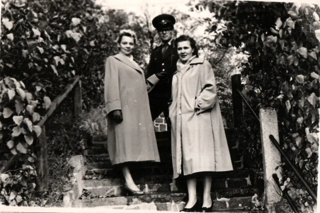 Нина Стародубцева (слева) с мужем и подругой в Германии