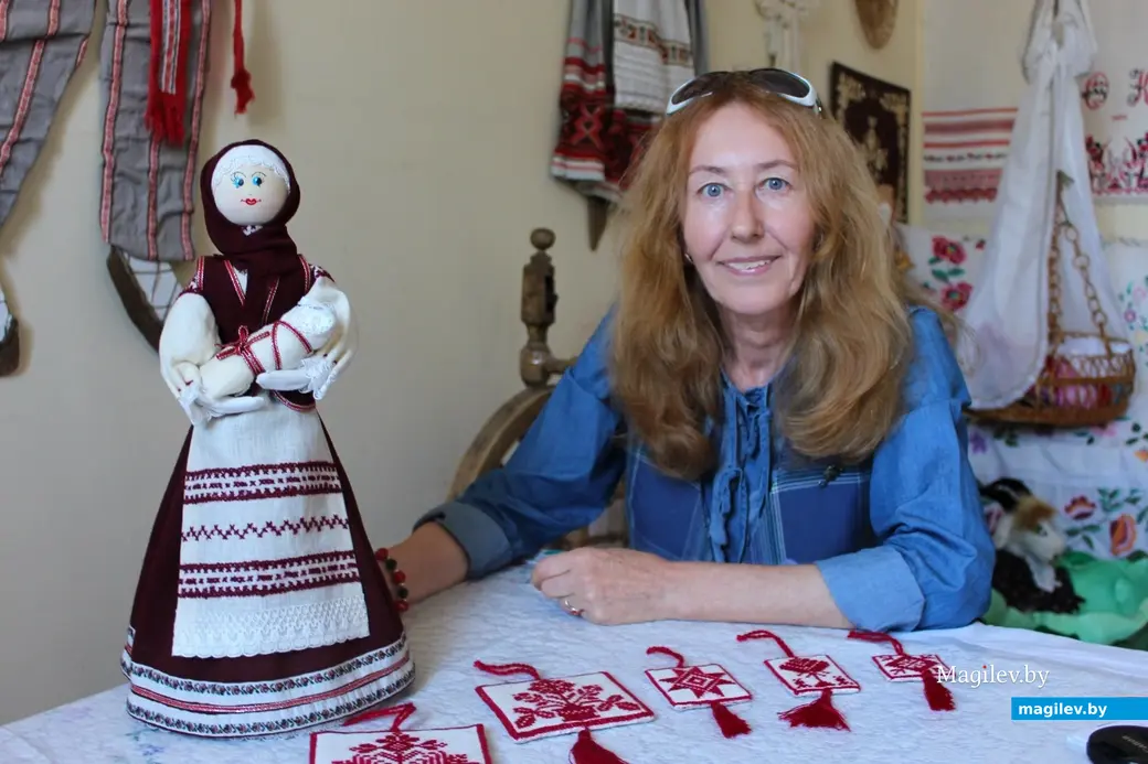 Галина Белоножко и ее кукла Мамочка.