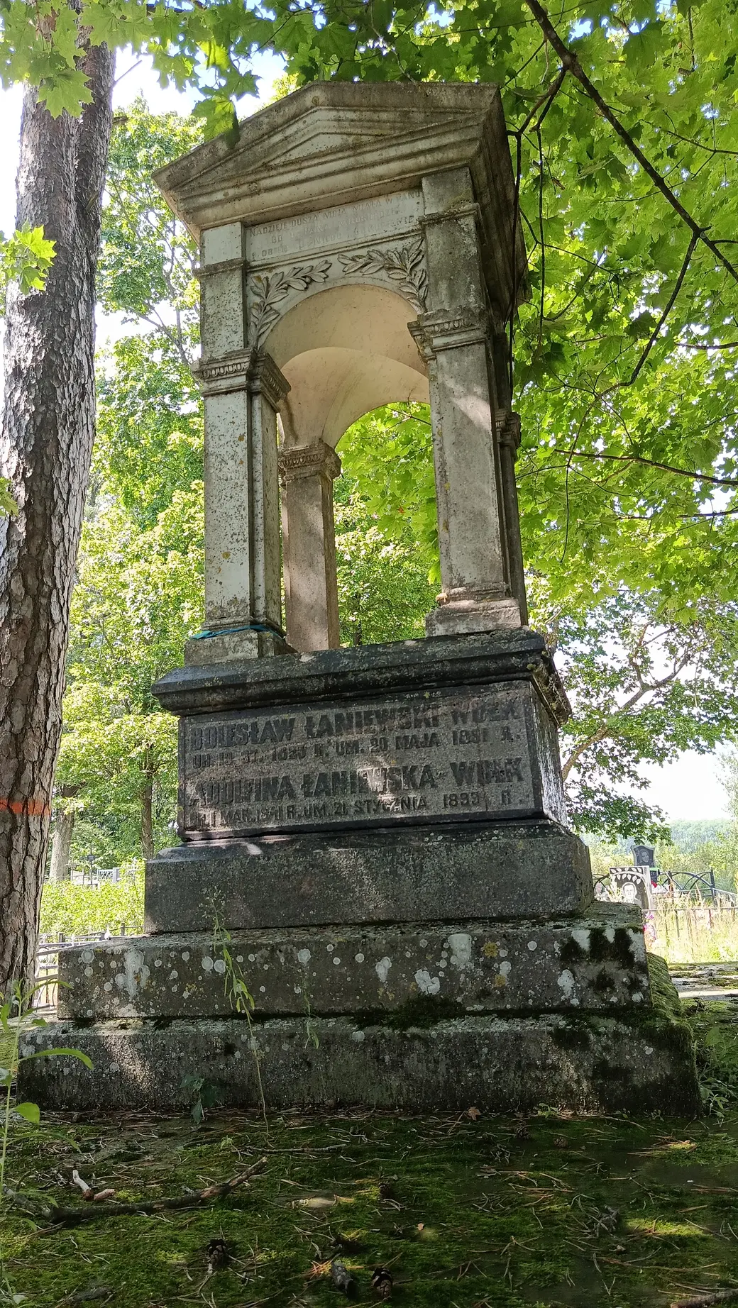 Сентябрь 2025 г. Склеп помещиков Ланевских-Волк на кладбище в Борисовщине.