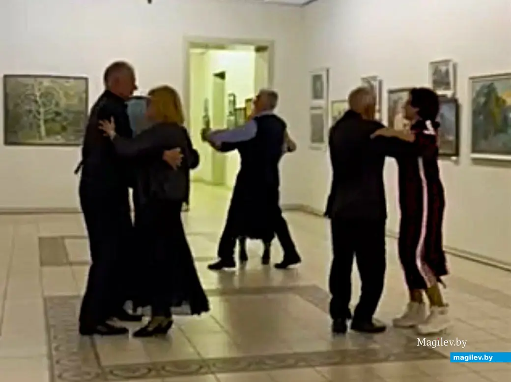 28.09.2025, Могилев, музей Масленикова, персональная выставка Веры Юрковой (слева пара Онищук).