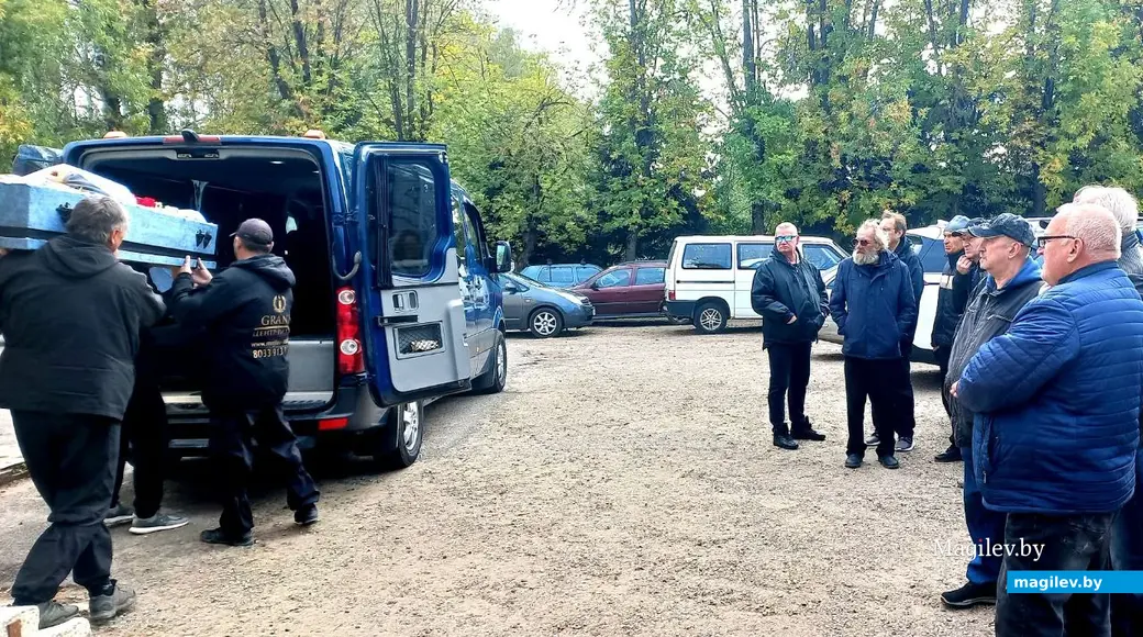 02.10.2025, Могилев, Казимировка. У ритуального центра.