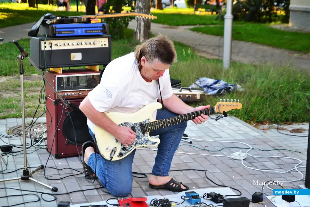 Август 2023, Могилев. Валерий Козлов готовится к выступлению в программе «Не забывайте своих старых друзей!»