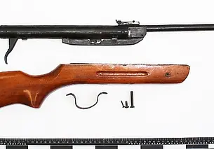 Житель Волковыска решил проверить пневматическую винтовку выстрелом по себе