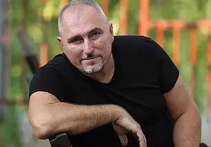 «Пока это демоверсия, ее исполняет нейросеть»