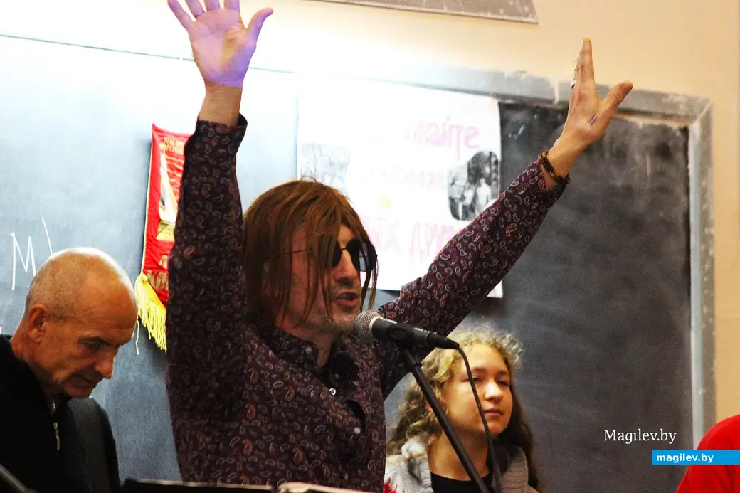 13.10.2017, Могилев, второй учебный корпус БРУ, аудитория 301. На сегодняшний день это последнее появление образа Джона Леннона в нашем городе.