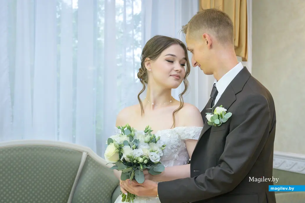 10.10.2025. Отдел ЗАГС Бобруйского горисполкома. Свадебная пара. Екатерина и Александр