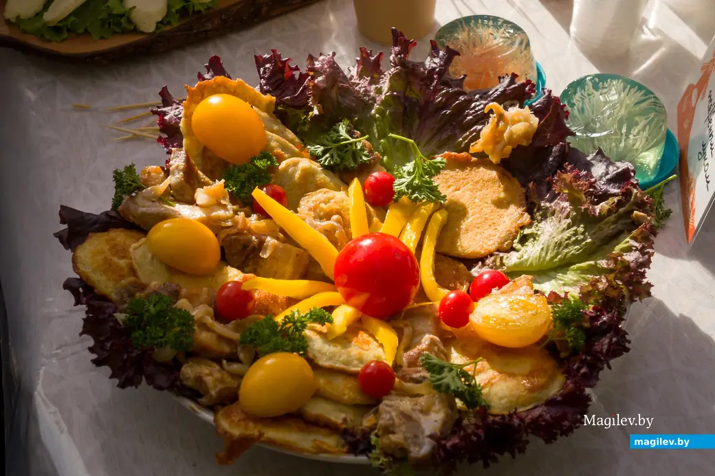 11.10.2025. Поселок Глуша. Региональный фестиваль народного творчества и ремесел «Глушанскi хутарок». Презентация блюд белорусской народной кухни «Пiкнiк по-беларуску».