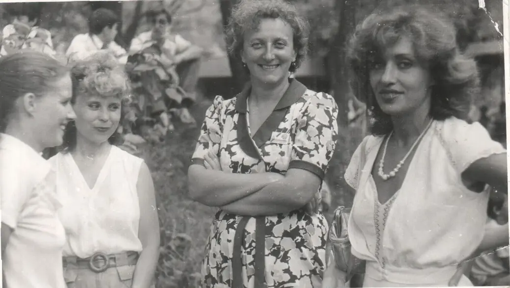 1988 год. Лилия Савайтан (в центре) в детском лагере в Польше.