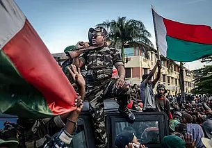 Власти Мадагаскара заявили о попытке госпереворота. Военные присоединились к протестам