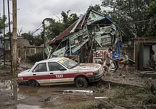 Проливные дожди вызвали наводнения и оползни в Мексике: погибли более 40 человек
