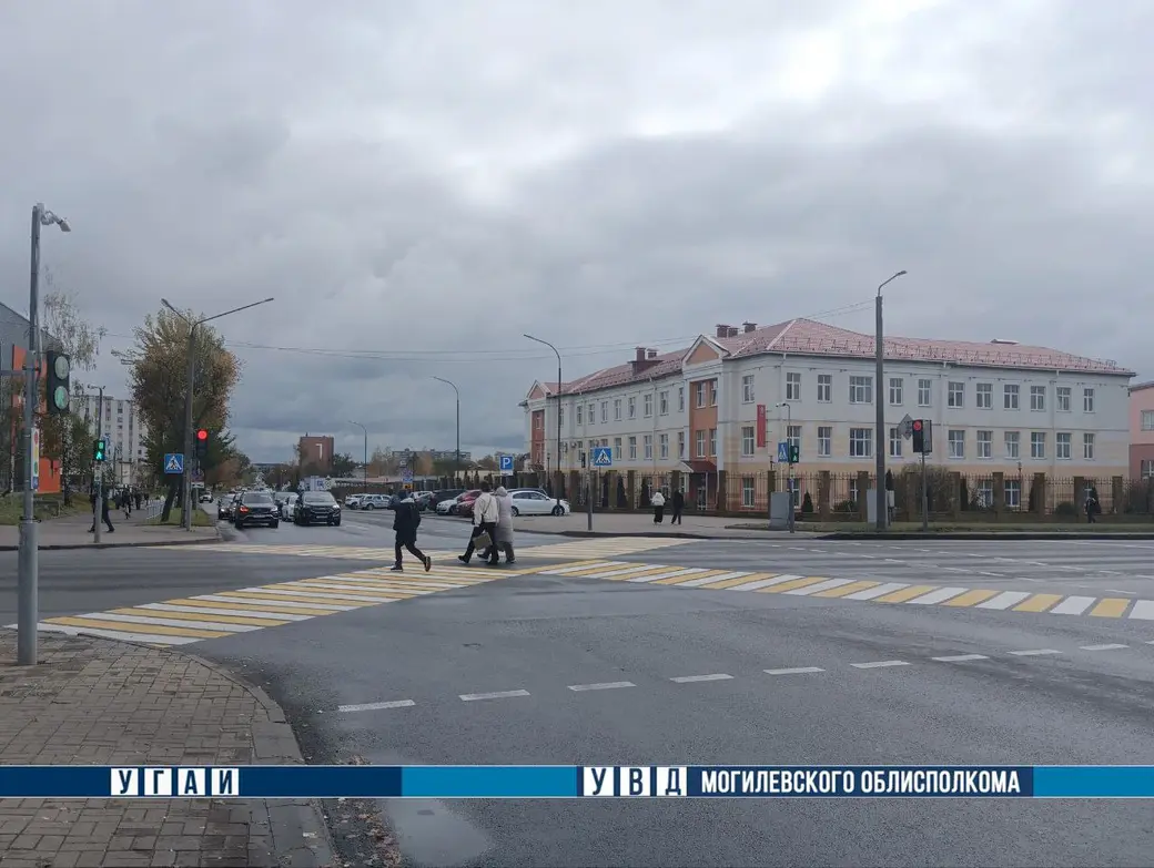 В Могилеве на перекрестке улиц Ленинской и Тимирязевской появился диагональный переход. Фото УВД Могилевского облисполкома.