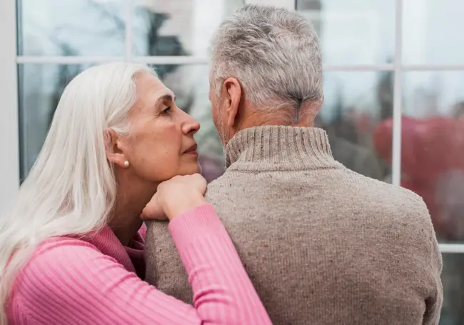 Новые отношения в возрасте 60+: стоит ли начинать? Отвечает психолог
