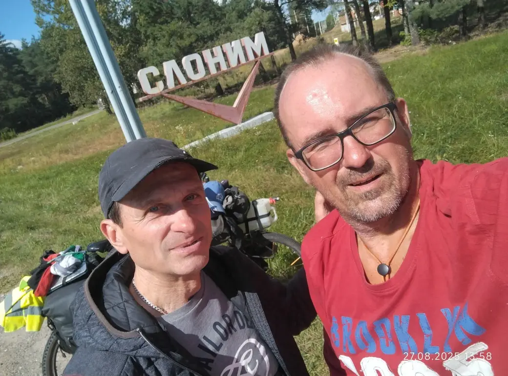 Константин Царик (справа) с велоспортсменом Петром Юдицким.