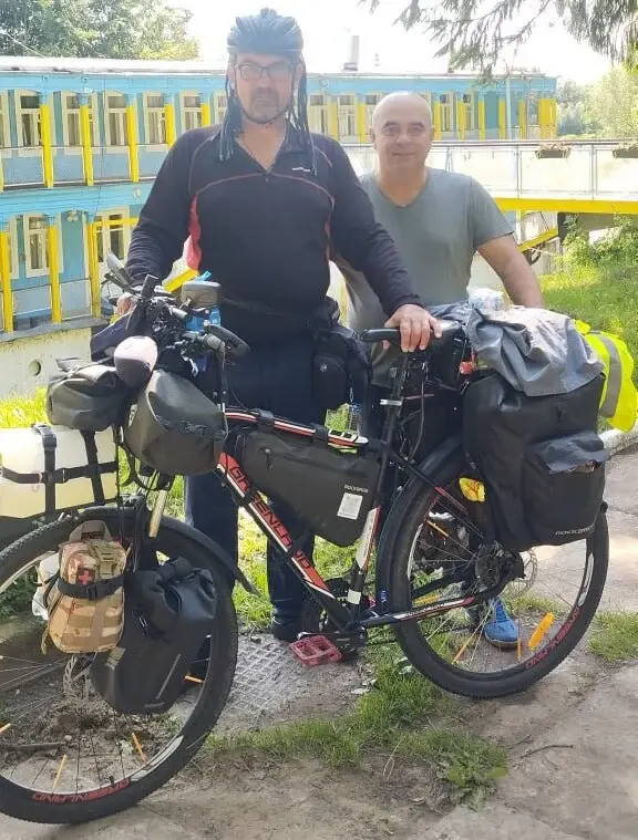 Константин Царик с владельцем дебаркадера Сергеем Кайгородовым.