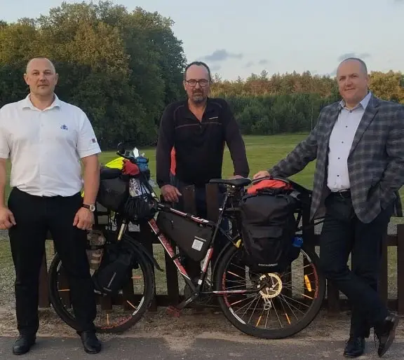 Константин Царик (в центре) с руководством «Бабушкиной крынки» в Славгороде.