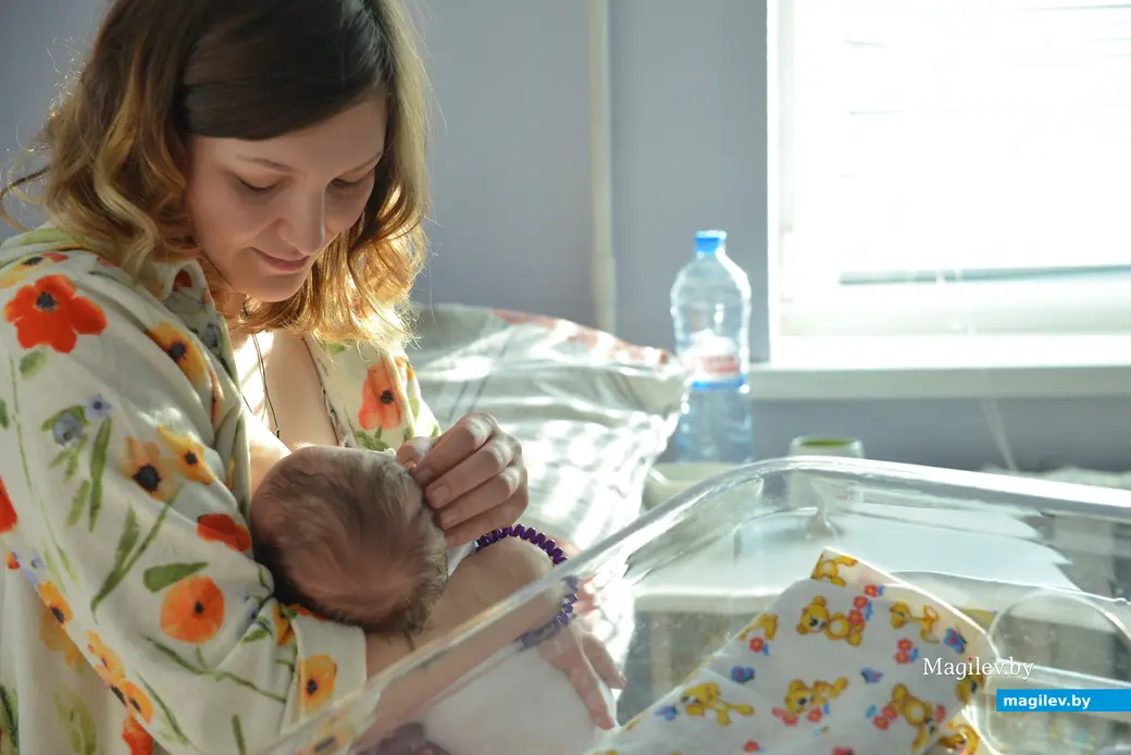 04.01.2016, Бобруйск. Анастасия Артемова с новорожденной дочерью Настей.