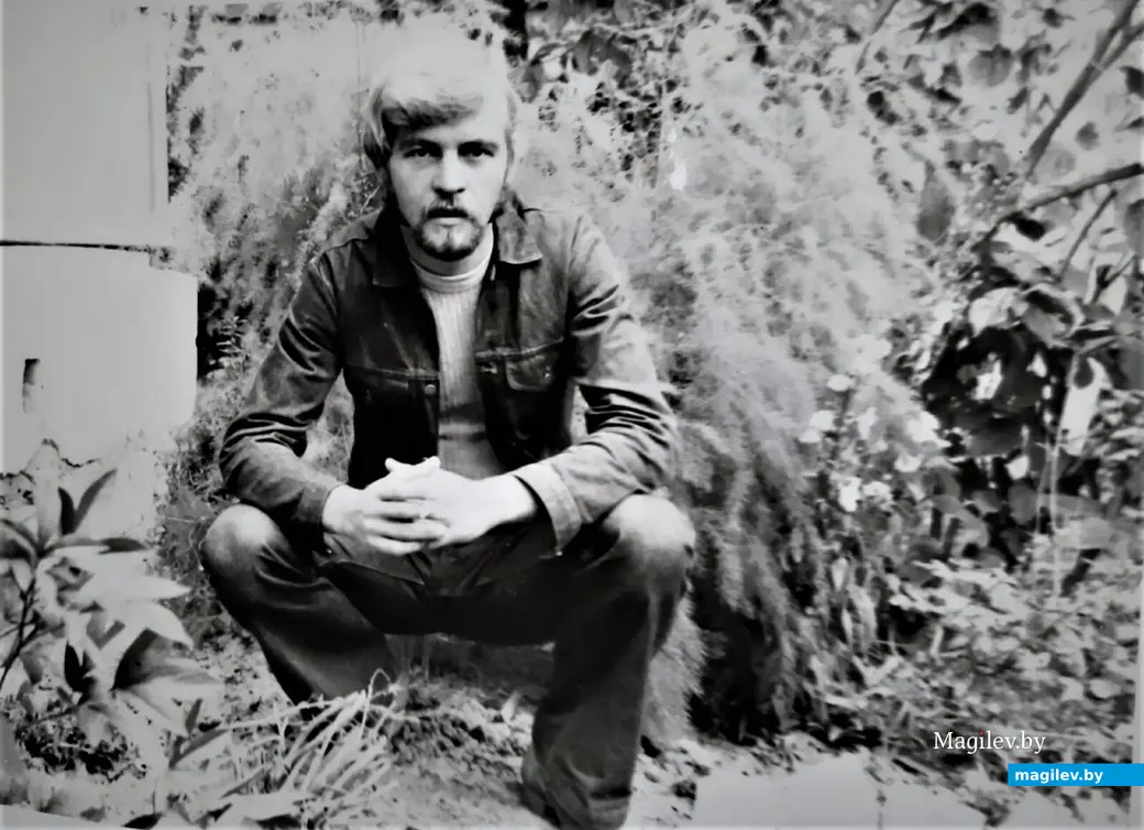1970-е годы, Могилев. Евгений Байков во дворе родительского дома.
