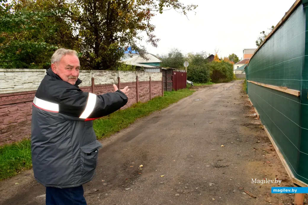 16.10.2025, Бобруйск, площадь Победы. Прораб Игорь Симонов: тут будет нормальная дорога.