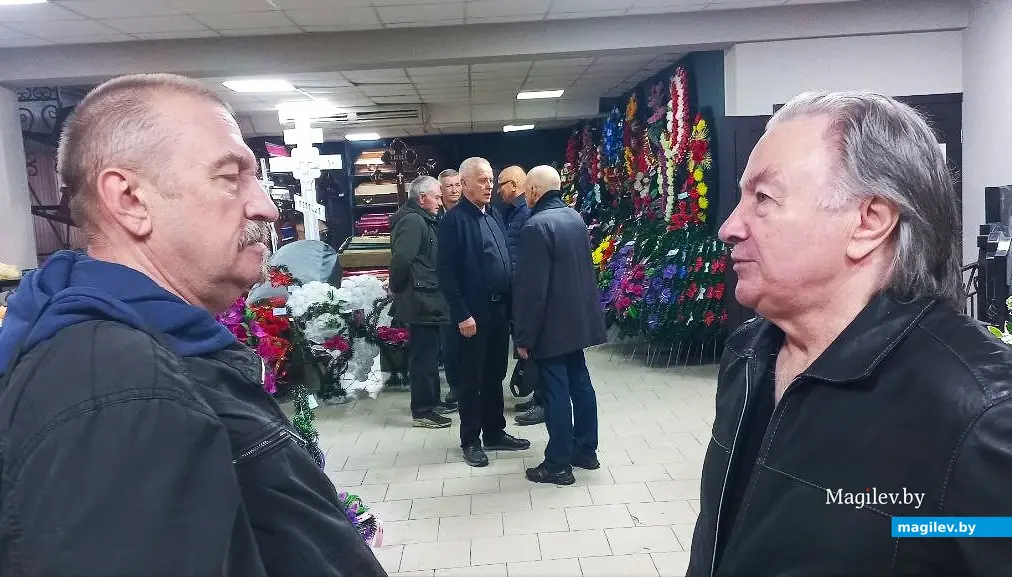 18.10.2025, Могилев, Центр ритуальных услуг. На переднем плане – Николай Аладьев и Валерий Катков (справа).