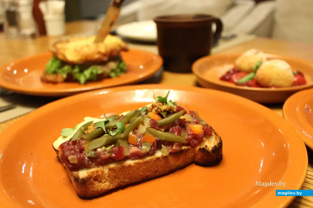 Октябрь 2025 года. Могилев. Кулинарный фестиваль «Могилев pro осень». Гастробар «Цоколь».