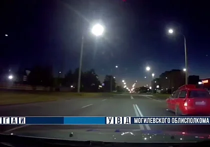 Пьяный подросток решил покататься и угнал автомобиль в Бобруйске (видео)