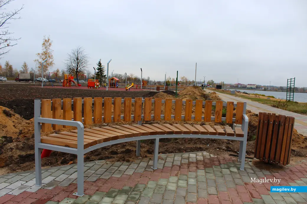 Октябрь 2025 года. Могилев. Территория возле Святого озера.