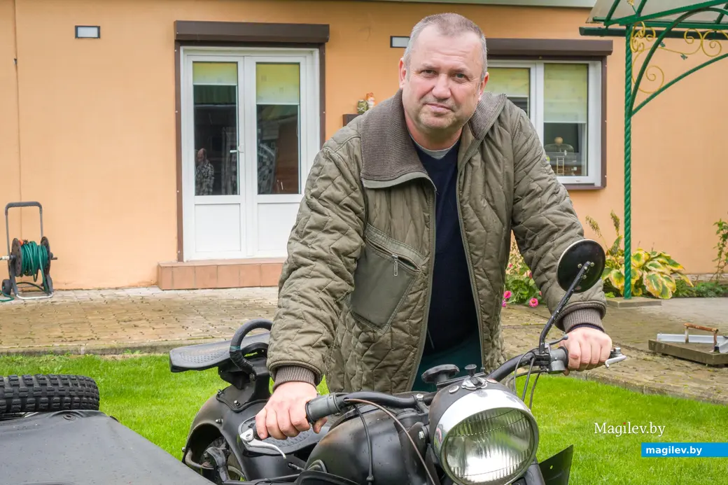 09.10.2025. Бобруйск. Мотоцикл К-750 и его хозяин Александр Стежко