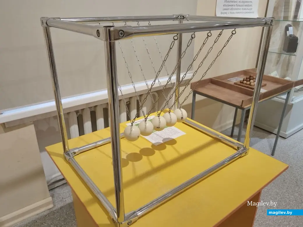 Октябрь 2025 года. Могилев. Могилевский областной краеведческий музей. Выставка «Экспириментус». Фото Ольги Вир.