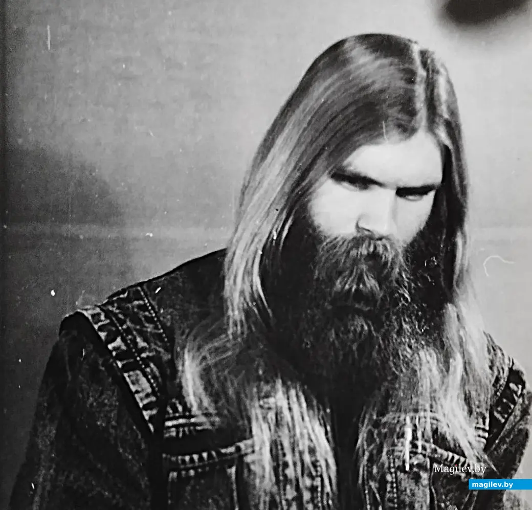 Начало 1990-х, Могилев. В прошлом Андрей, а в данный момент отец Серафим.