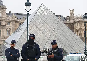 Задержаны еще пять подозреваемых в ограблении парижского Лувра