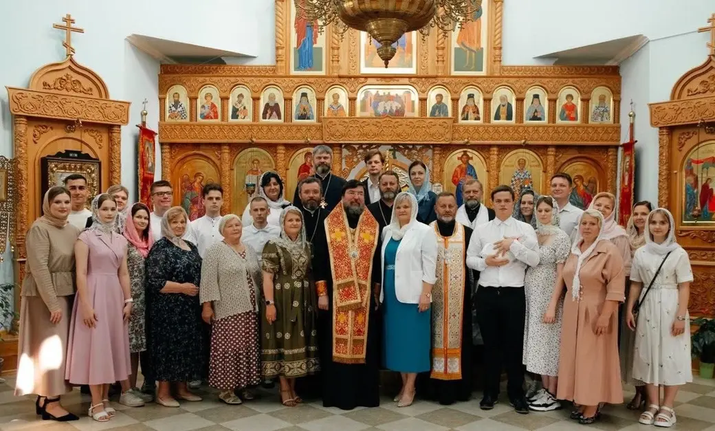 Бобруйск, 2025 год. Отец Иоанн с родными и близкими на крещении внучки Верочки.
