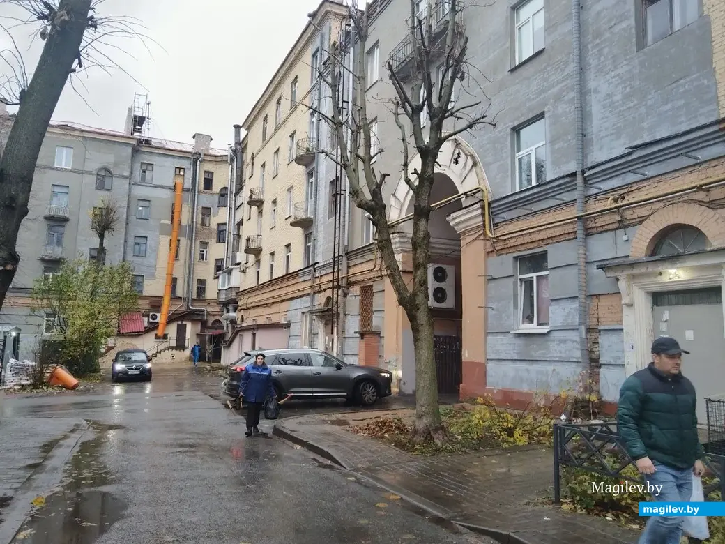 Октябрь 2025 года. Могилев. Улица Первомайская. Ремонт дома №12.