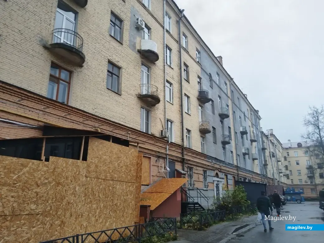 Октябрь 2025 года. Могилев. Улица Первомайская. Ремонт дома №12.