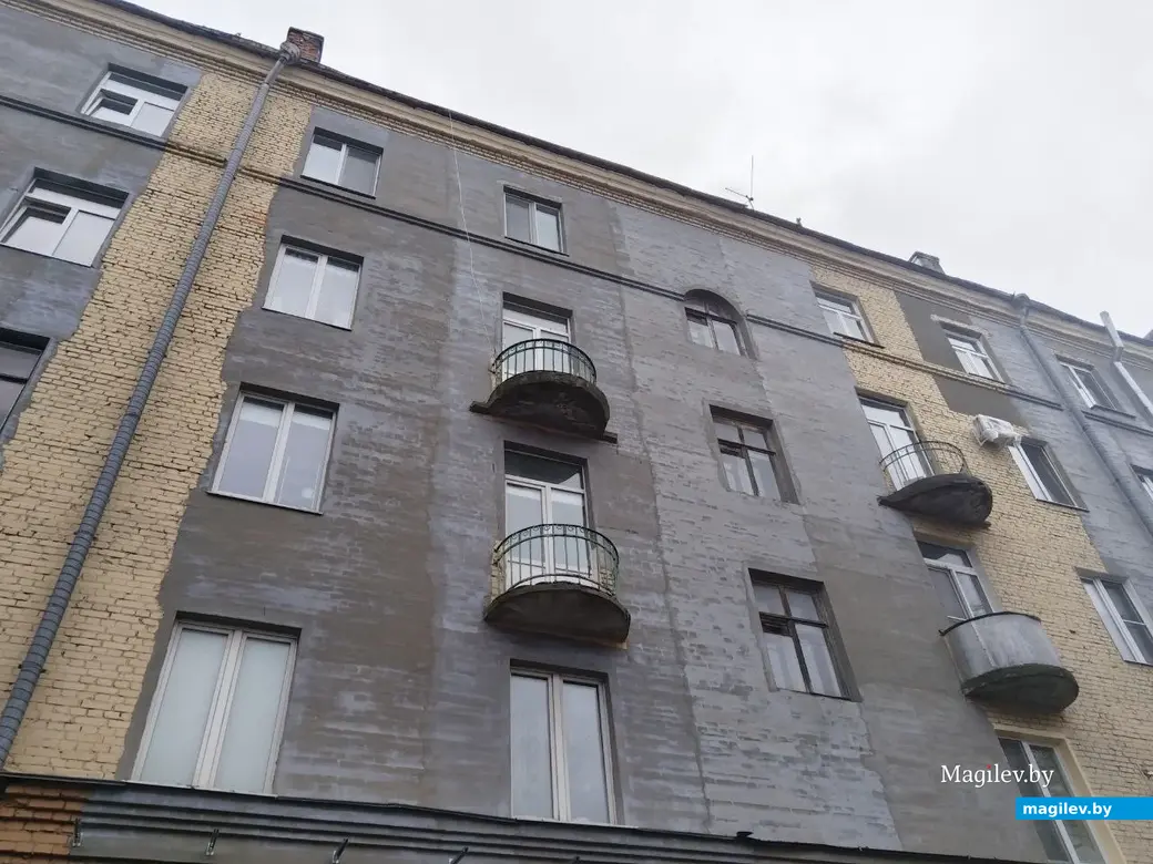 Октябрь 2025 года. Могилев. Улица Первомайская. Ремонт дома №12.