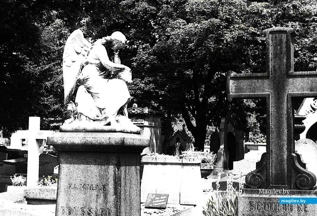 1997 год, Париж, кладбище Пер-Лашез.