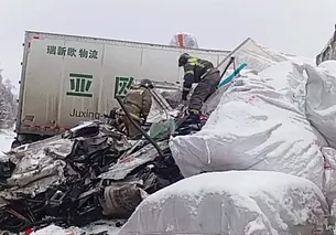 Четыре фуры столкнулись в Иркутской области
