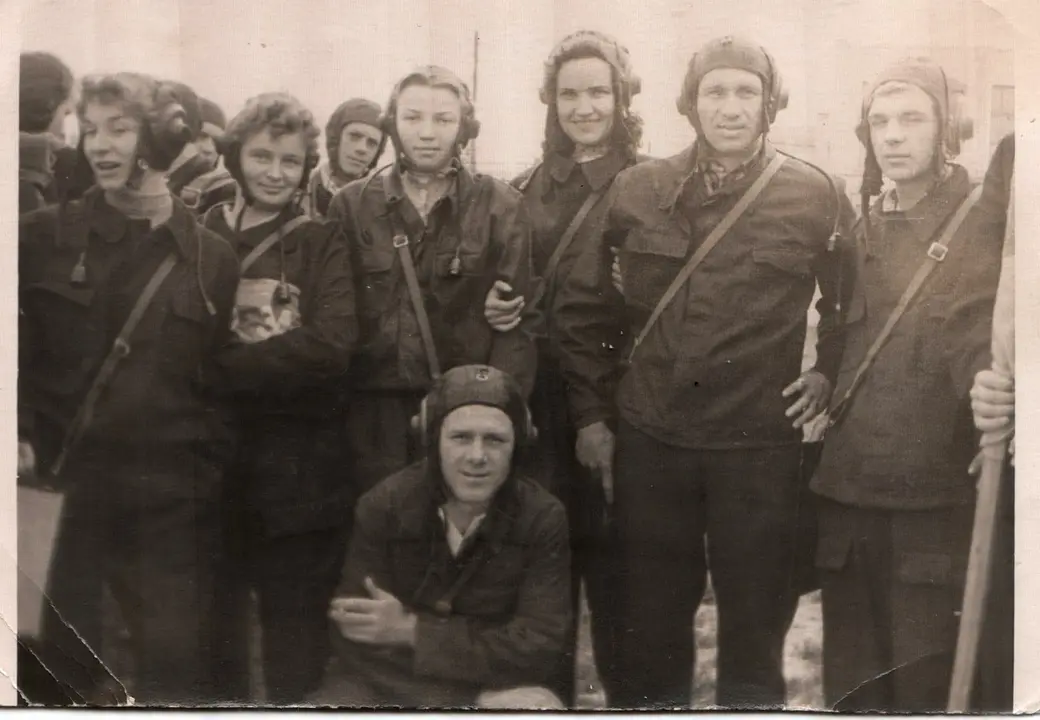 Спортсмены и спортсменки Бобруйского аэроклуба 1960-х. Второй справа – Геннадий Алексиевич