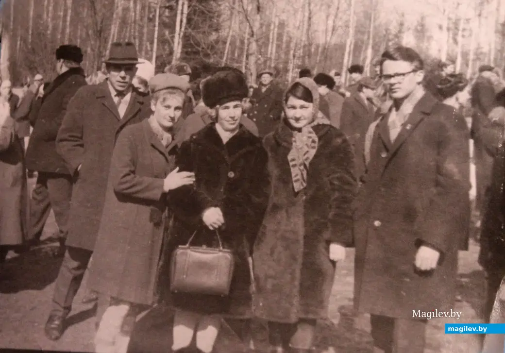 Могилев. Мира Шапиро-Джалиашвили с коллегами. 1970-е годы.