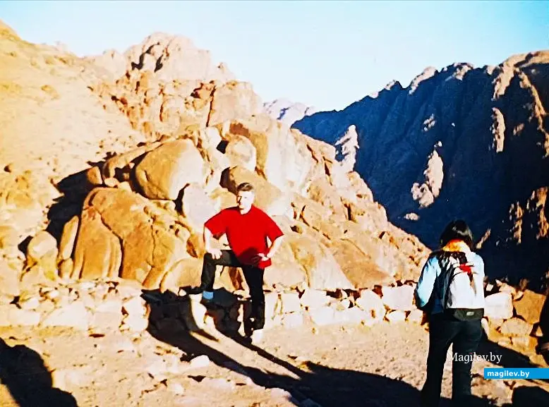 2008 год, Египет, Синай. На вершине горы Моисея: солнце взошло.