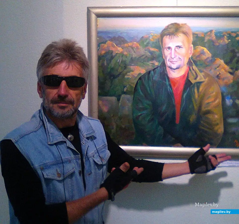 2014 год, Могилев. Выставочный зал музея истории Могилева. А ведь горе Моисея я про очки совсем забыл. И не только про них.