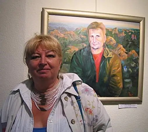 2014 год, Могилев. Вера Юркова у портрета вашего покорного слуги.