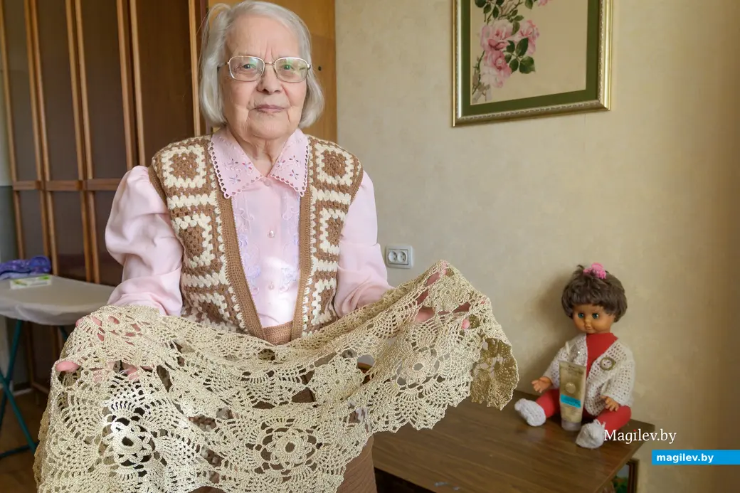 5.11.2025, Бобруйск. Римма Ивановна Солодилова со своими изделиями.