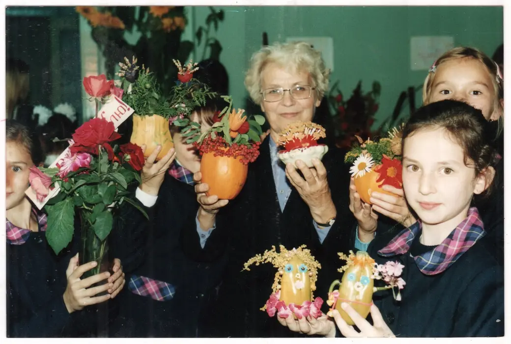 Римма ивановна Солодилова с учениками бобруйской гимназии №1, 2001 год