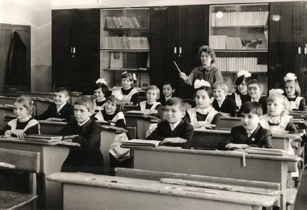 Бобруйск, конец 1970-х. Римма Солодилова с учениками СШ №11.