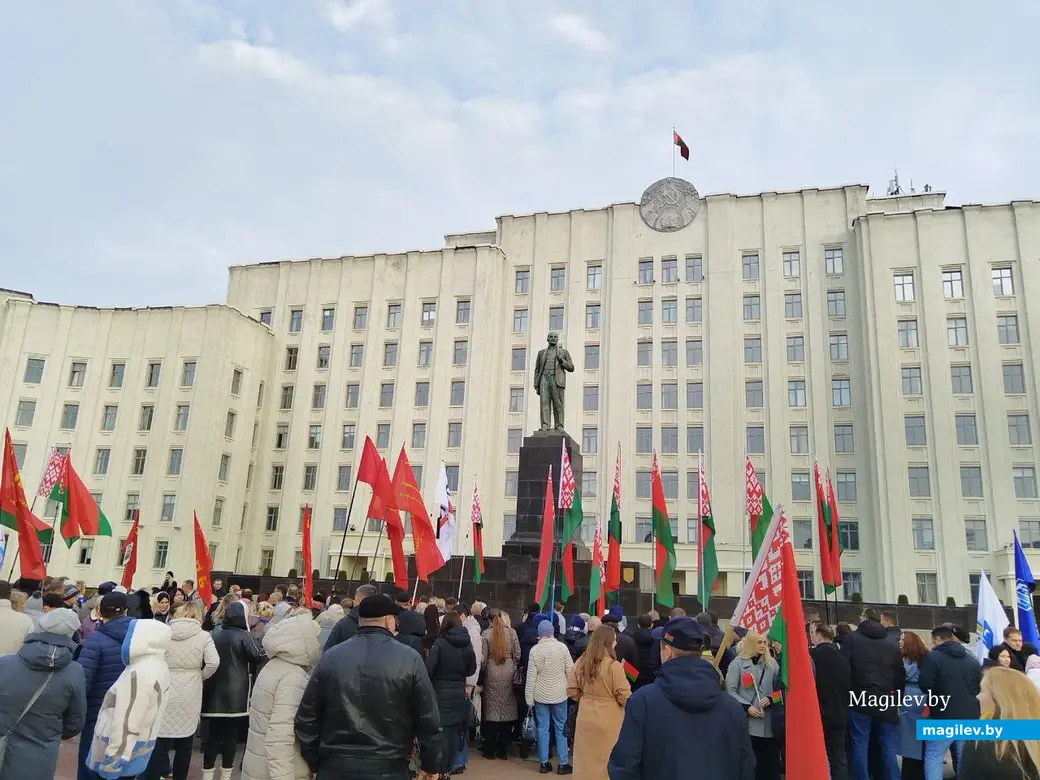 Могилев, 7 ноября 2025 год. Митинг на площади Ленина, посвященный Дню Октябрьской революции.