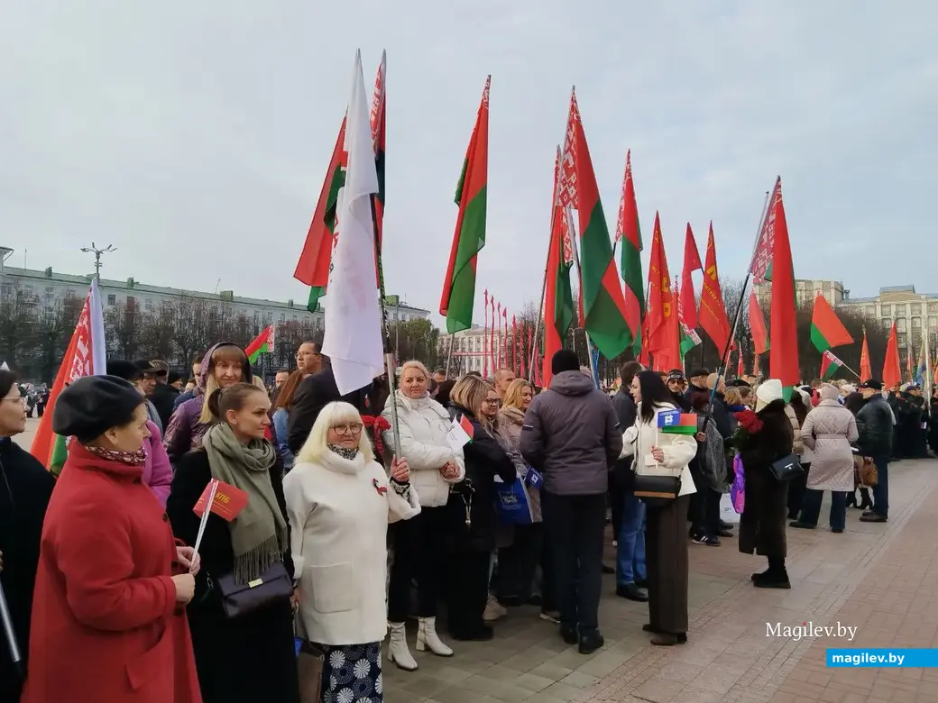 Могилев, 7 ноября 2025 год. Митинг на площади Ленина, посвященный Дню Октябрьской революции.