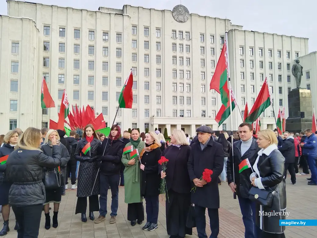 Могилев, 7 ноября 2025 год. Митинг на площади Ленина, посвященный Дню Октябрьской революции.