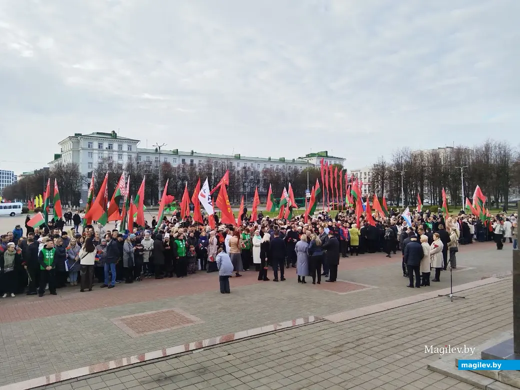 Могилев, 7 ноября 2025 год. Митинг на площади Ленина, посвященный Дню Октябрьской революции.