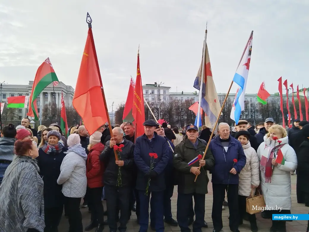 Могилев, 7 ноября 2025 год. Митинг на площади Ленина, посвященный Дню Октябрьской революции.