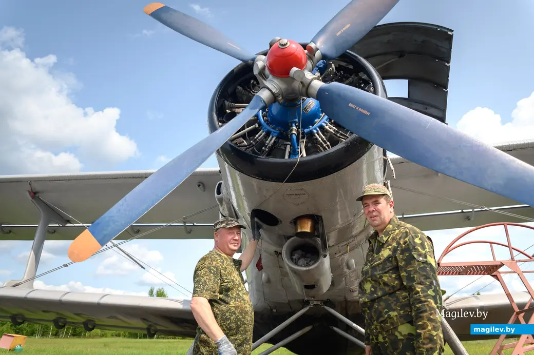 4.06.2025. Бобруйский аэроклуб. Авиационные техники Кирилл Мамедов и Вячеслав Неведимцев